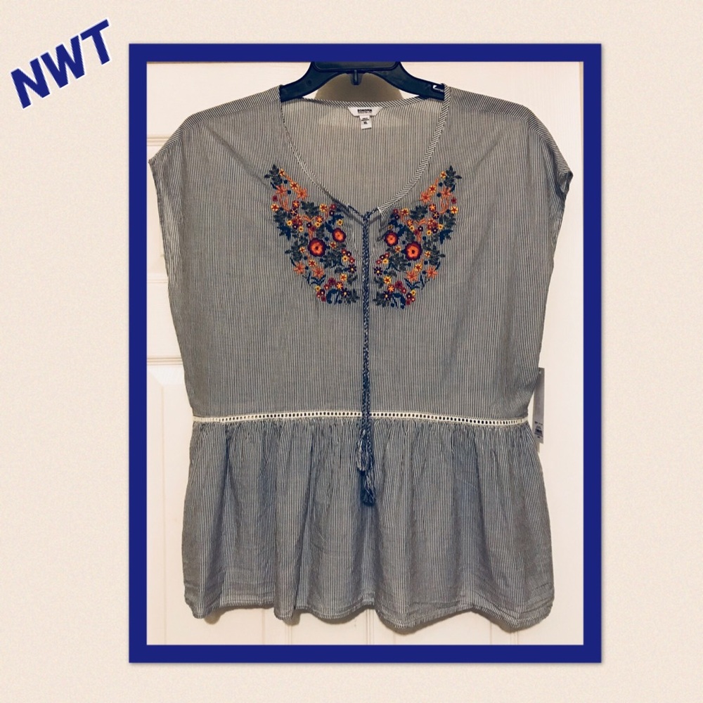 NWT. Navy blue/white striped boho top
